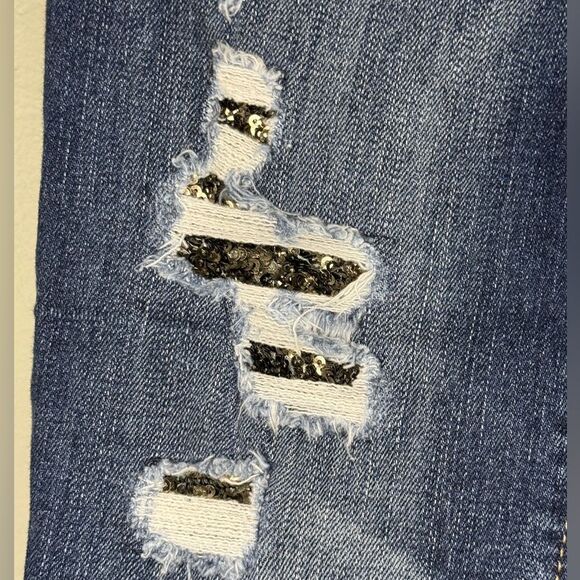White House Black‎ Market Skinny Jeans With sequins under distressing! Size 2 - Picture 3 of 8